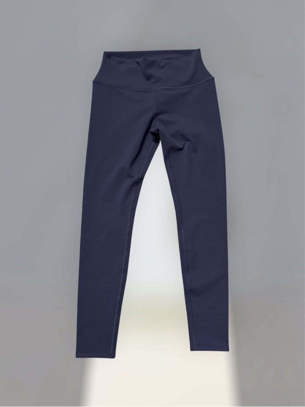 NWT ALO High-Waist Airbrush Legging
True Navy